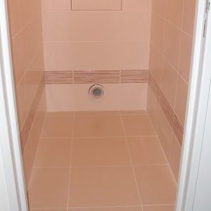 douche à l'italienne faïence et carrelage saumon