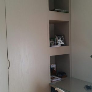 meuble de bureau avec rangements encastrés